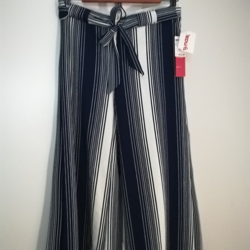 Wide Leg Crop Pants Size M